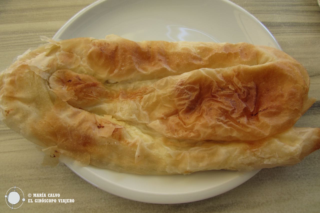 Délicieux le burek de pomme de terre