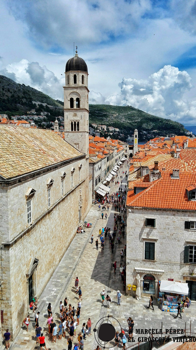 Vue de la vieille vile de Dubrovnik depuis les magnifiques remparts