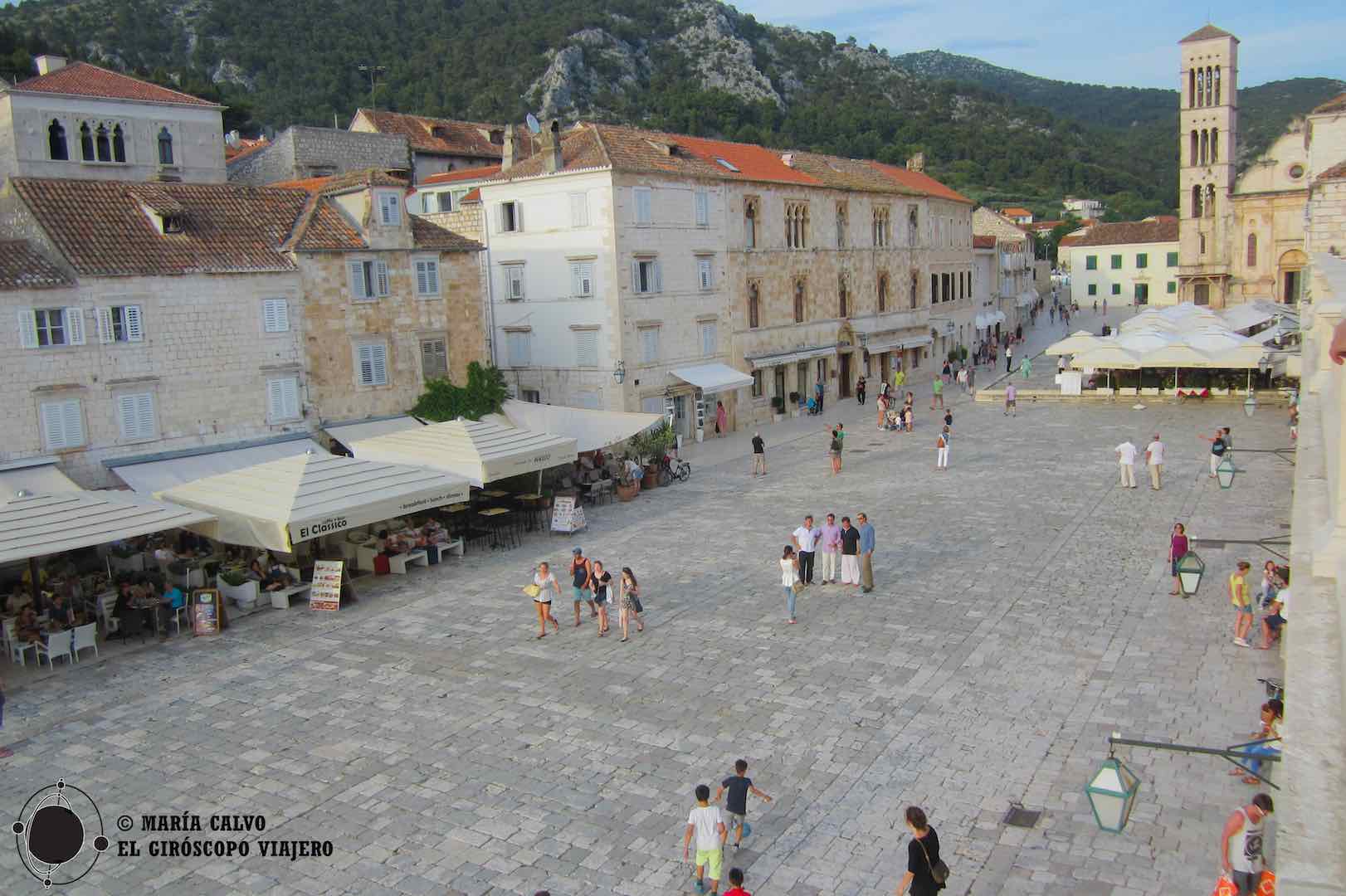 La place Saint-Clément, coeur de la ville de Hvar